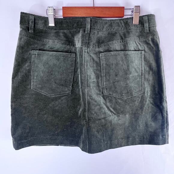 NWT LuLus Green Lightweight Corduroy Button Front Mini Skirt Size Large - Picture 2 of 5